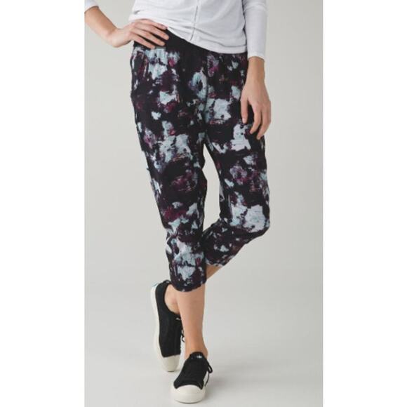 Lululemon Tranquil Crop Kara Blossom Multi / Black SZ 4 - Picture 1 of 9